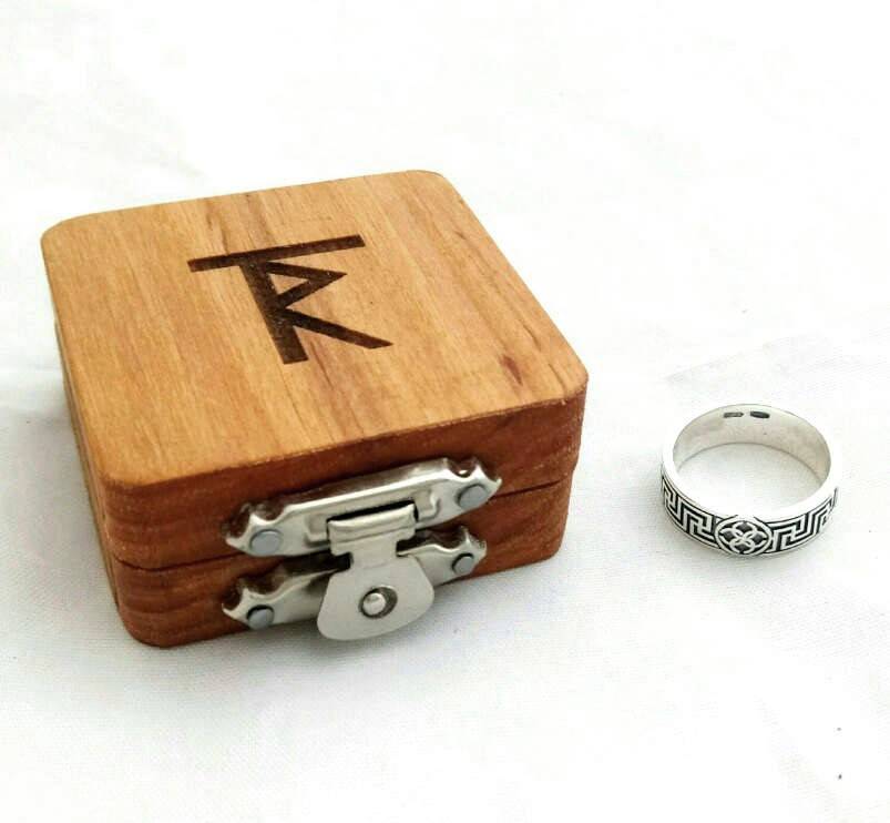Деревянная коробочка для кольца